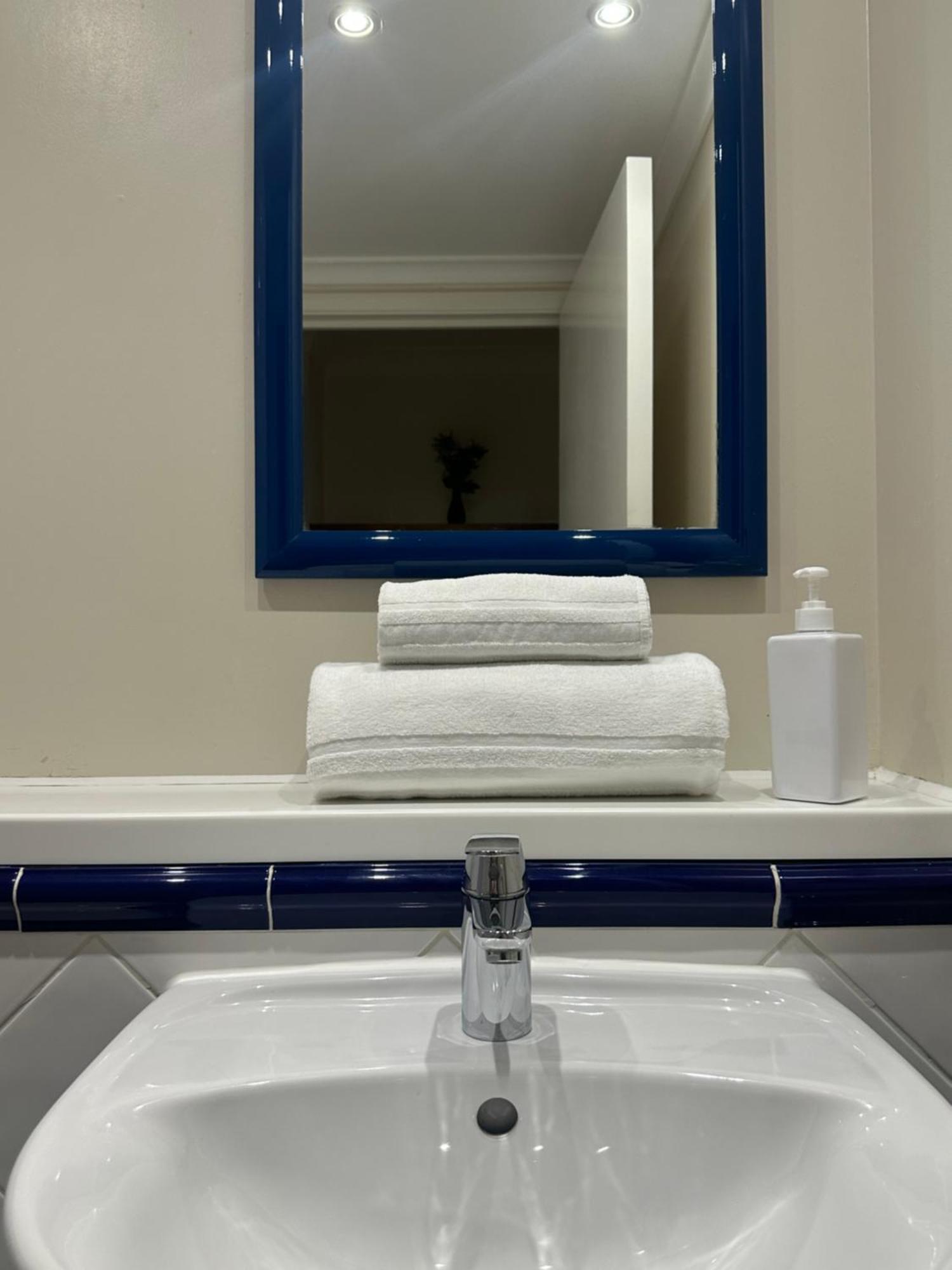 Go2 Glasgow Cumbernauld Hotel - Free Parking And Pet Friendly Exterior foto