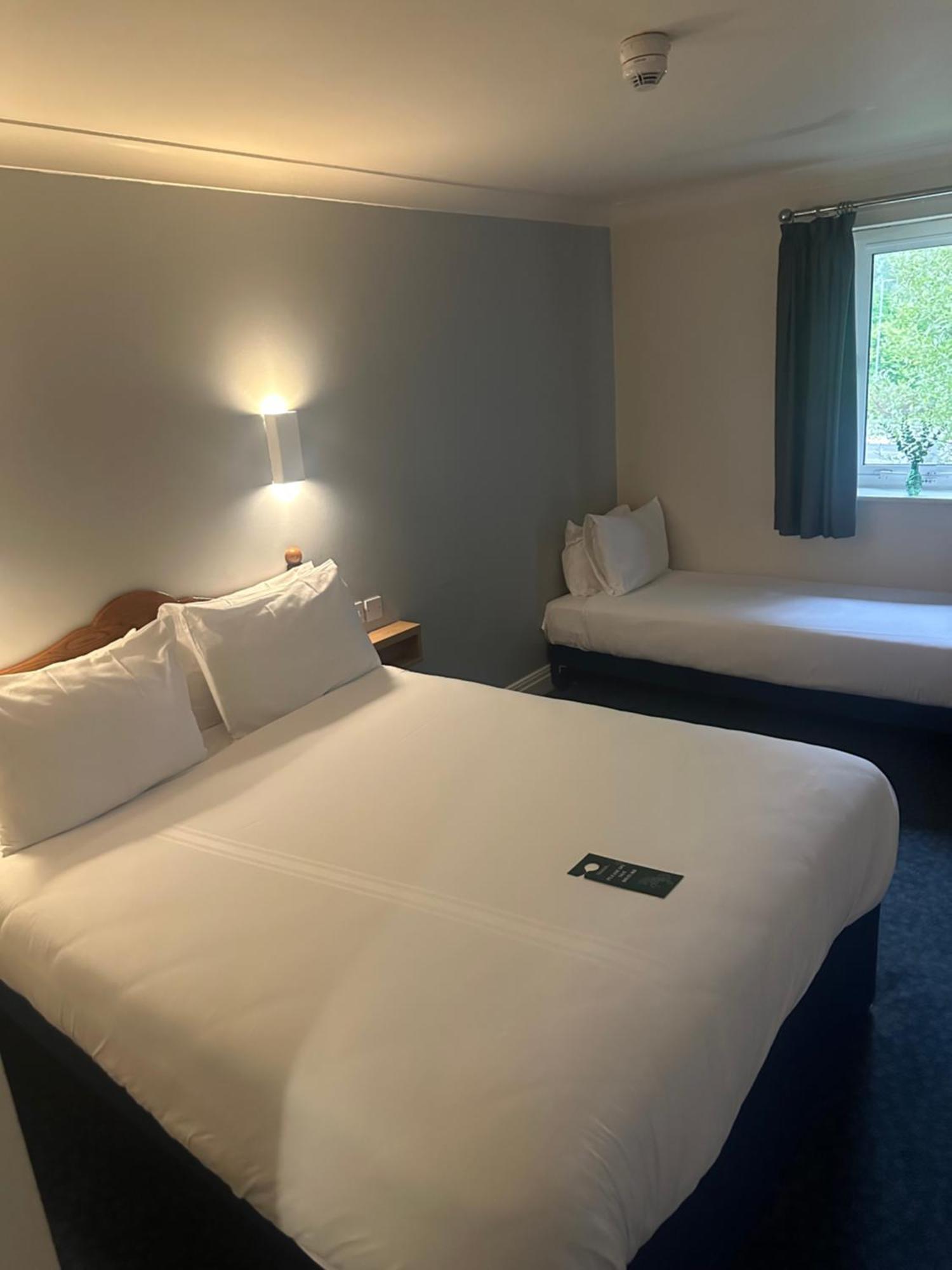 Go2 Glasgow Cumbernauld Hotel - Free Parking And Pet Friendly Exterior foto
