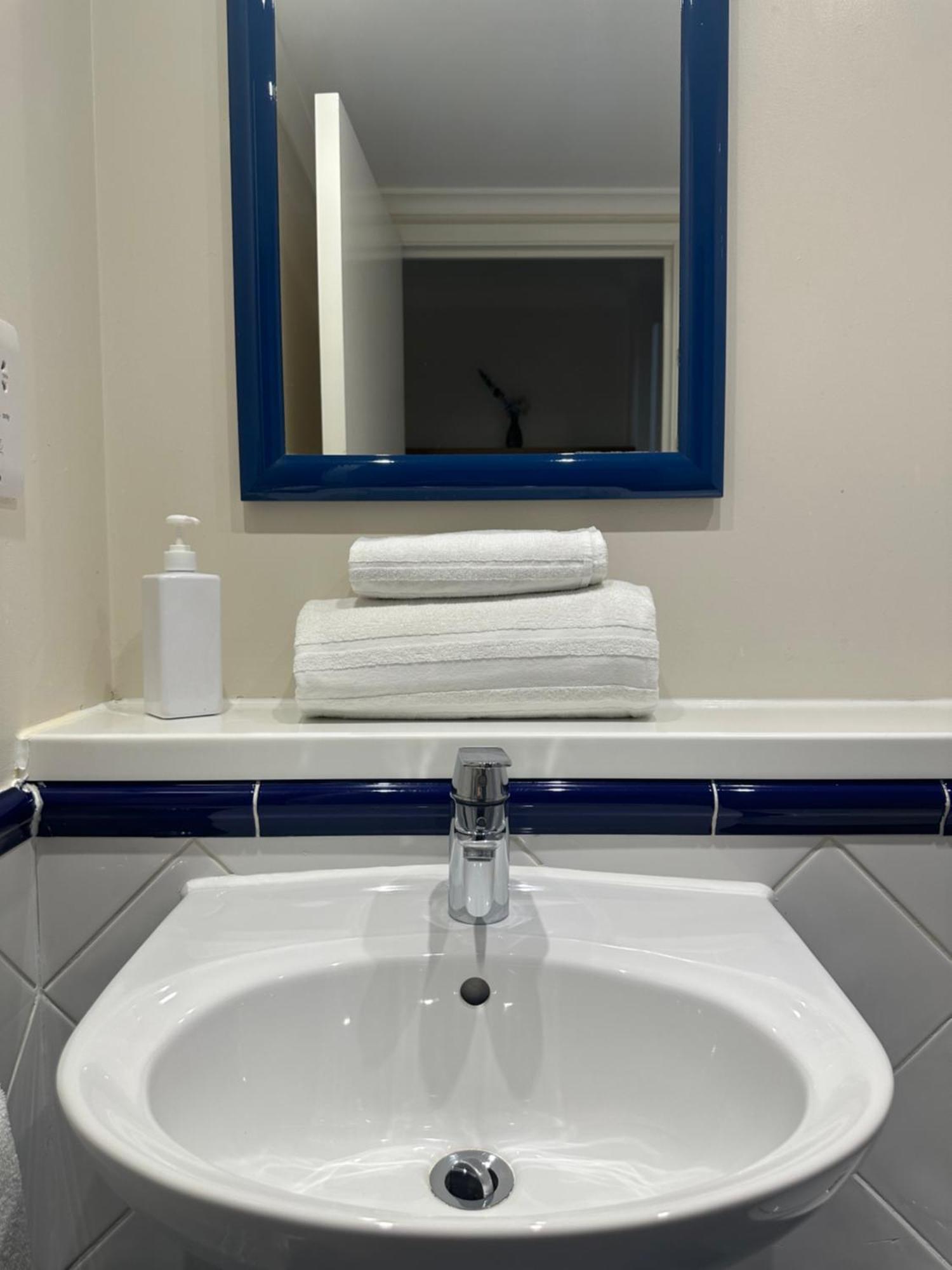 Go2 Glasgow Cumbernauld Hotel - Free Parking And Pet Friendly Exterior foto