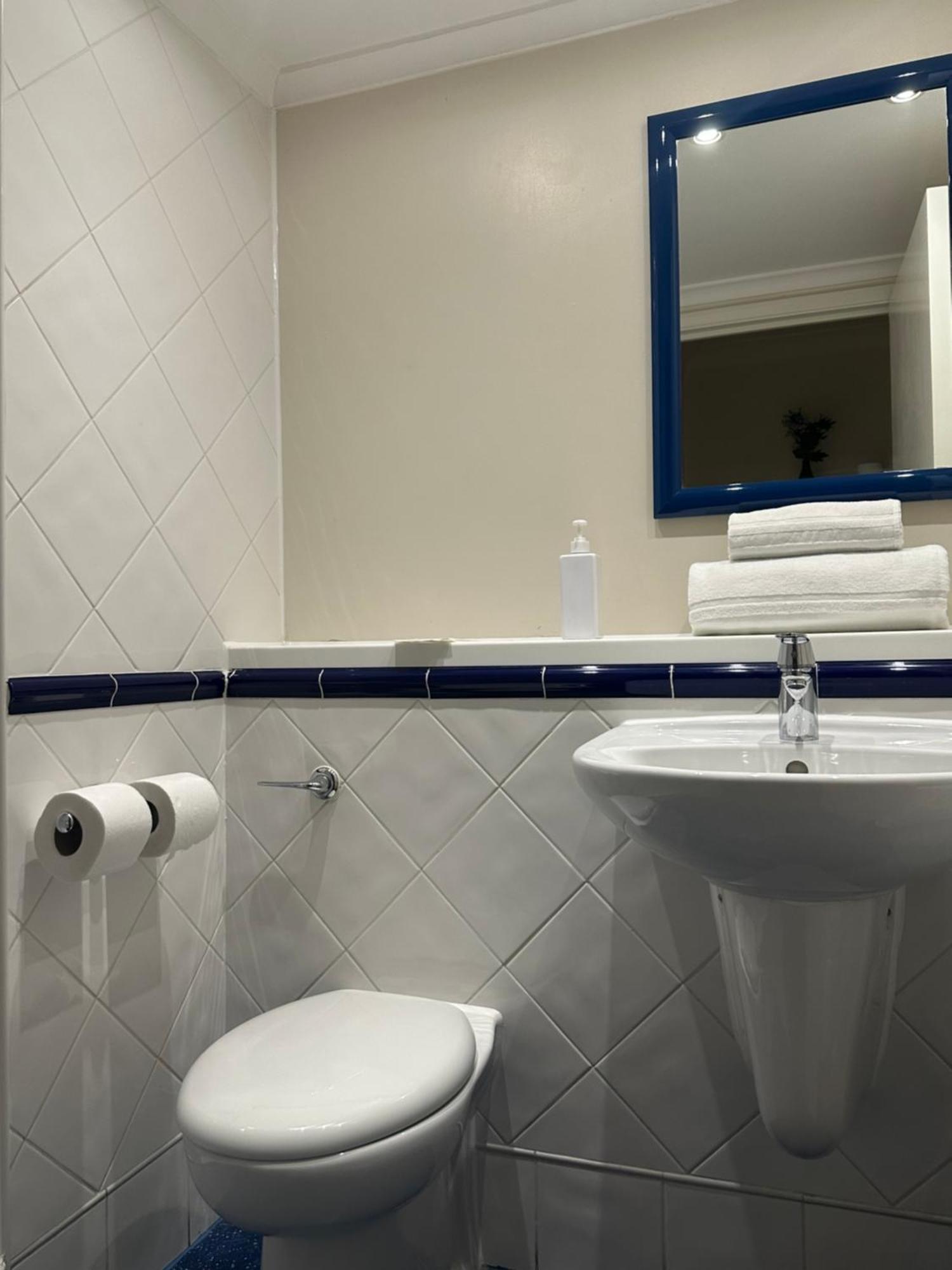Go2 Glasgow Cumbernauld Hotel - Free Parking And Pet Friendly Exterior foto