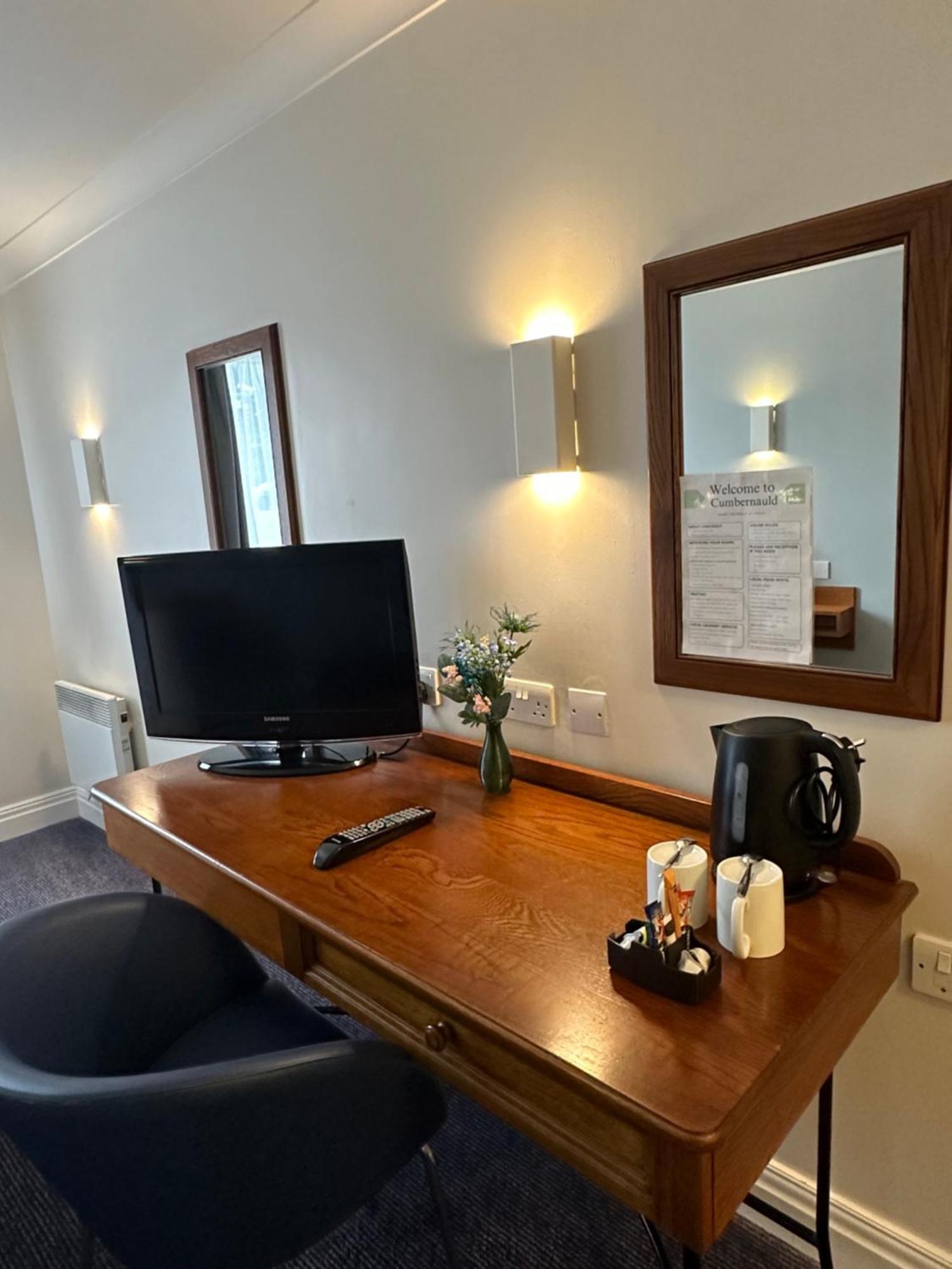 Go2 Glasgow Cumbernauld Hotel - Free Parking And Pet Friendly Exterior foto